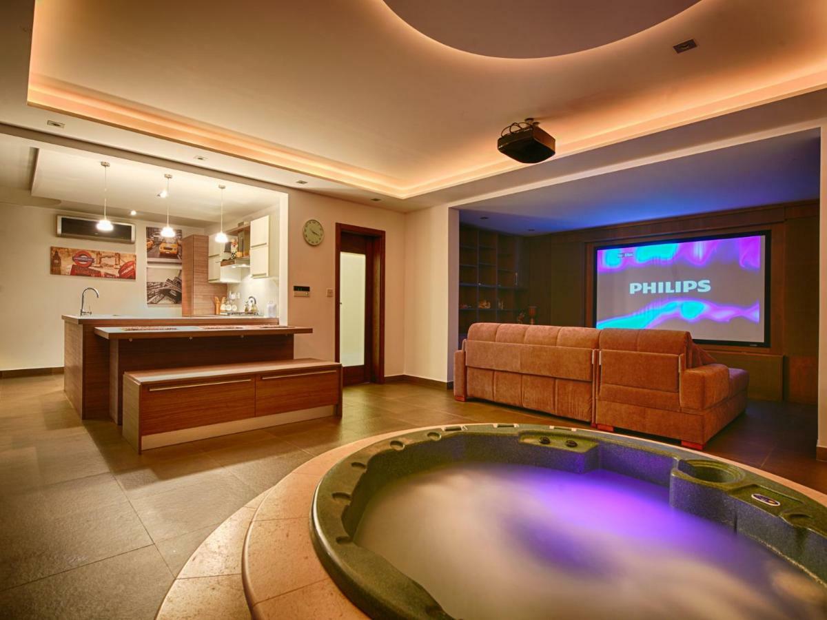 Anthony'S Maisonette Villa Qala Ngoại thất bức ảnh