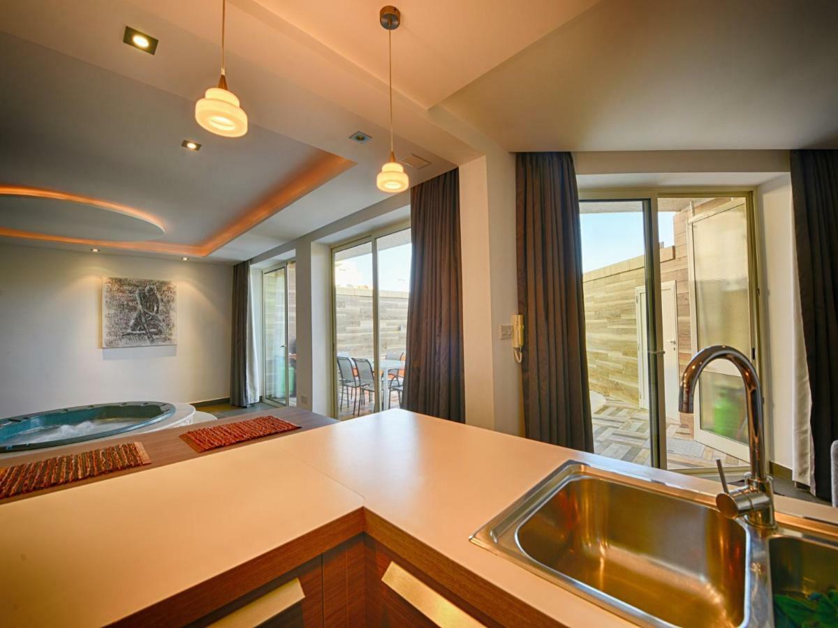 Anthony'S Maisonette Villa Qala Ngoại thất bức ảnh