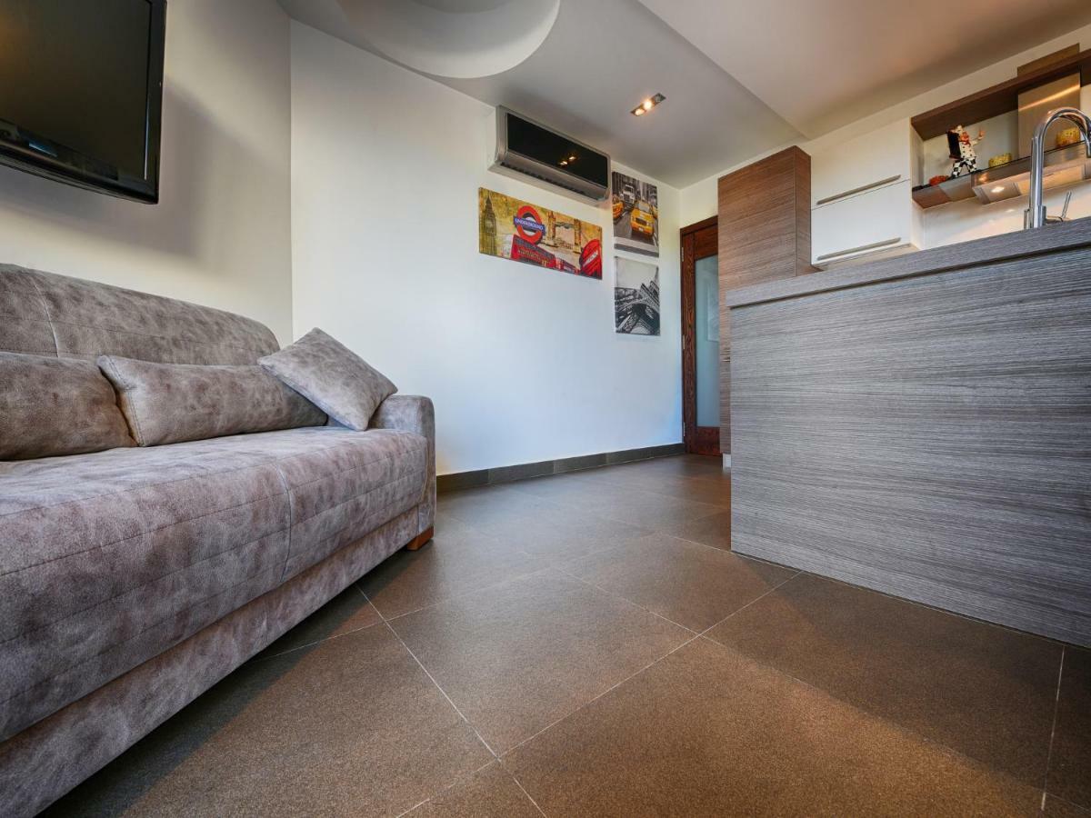 Anthony'S Maisonette Villa Qala Ngoại thất bức ảnh