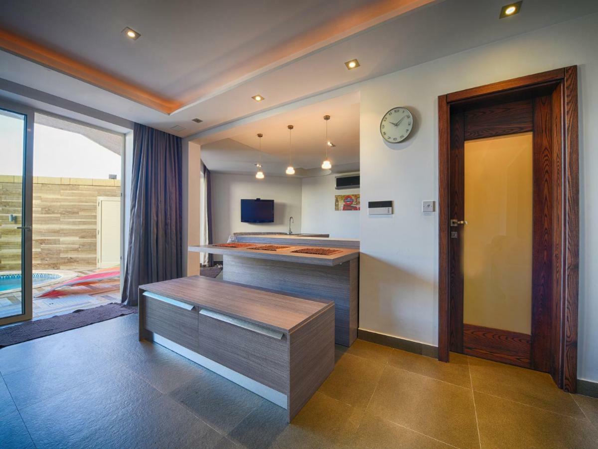 Anthony'S Maisonette Villa Qala Ngoại thất bức ảnh